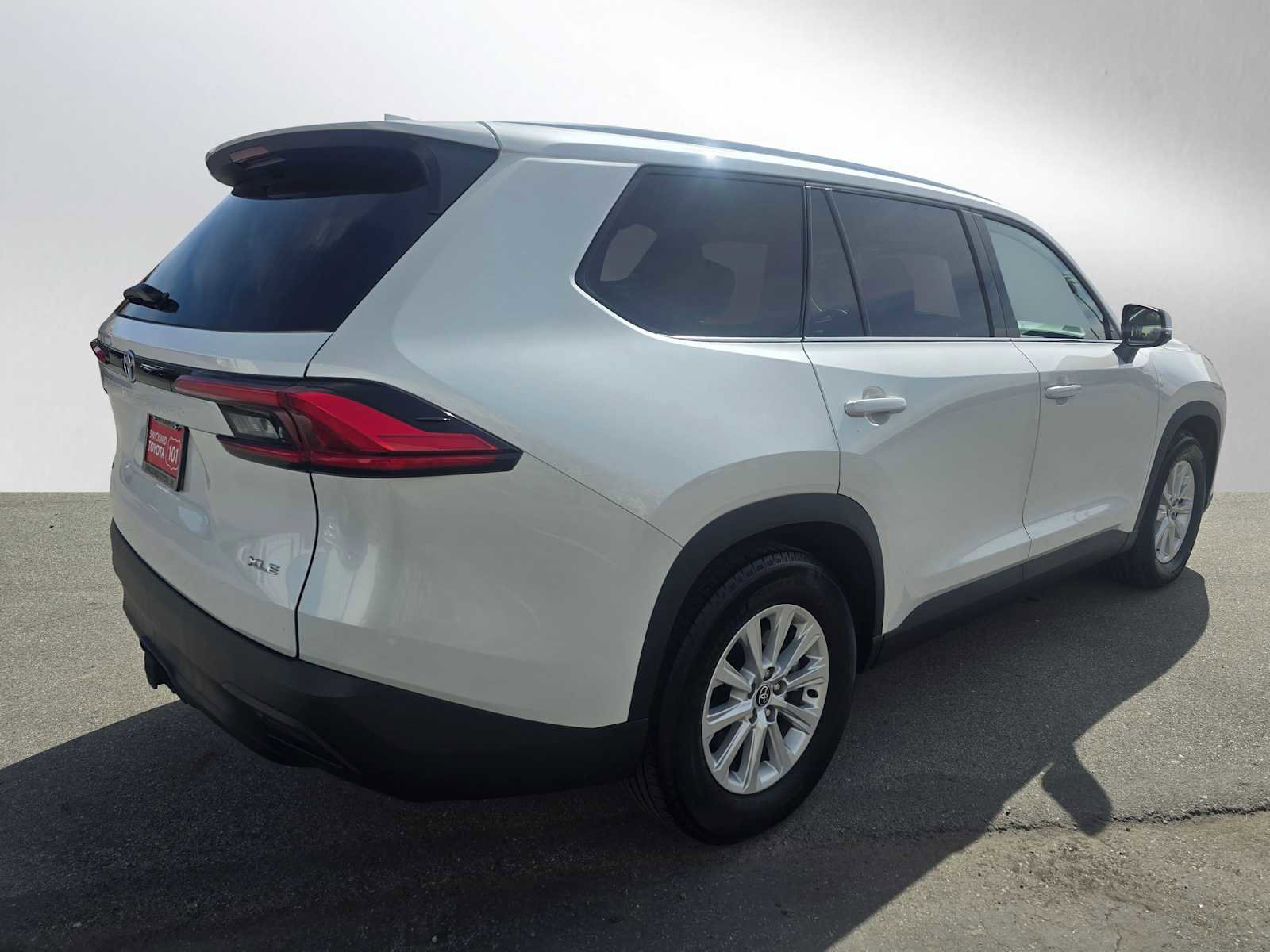 Used 2024 Toyota Grand Highlander XLE image 3