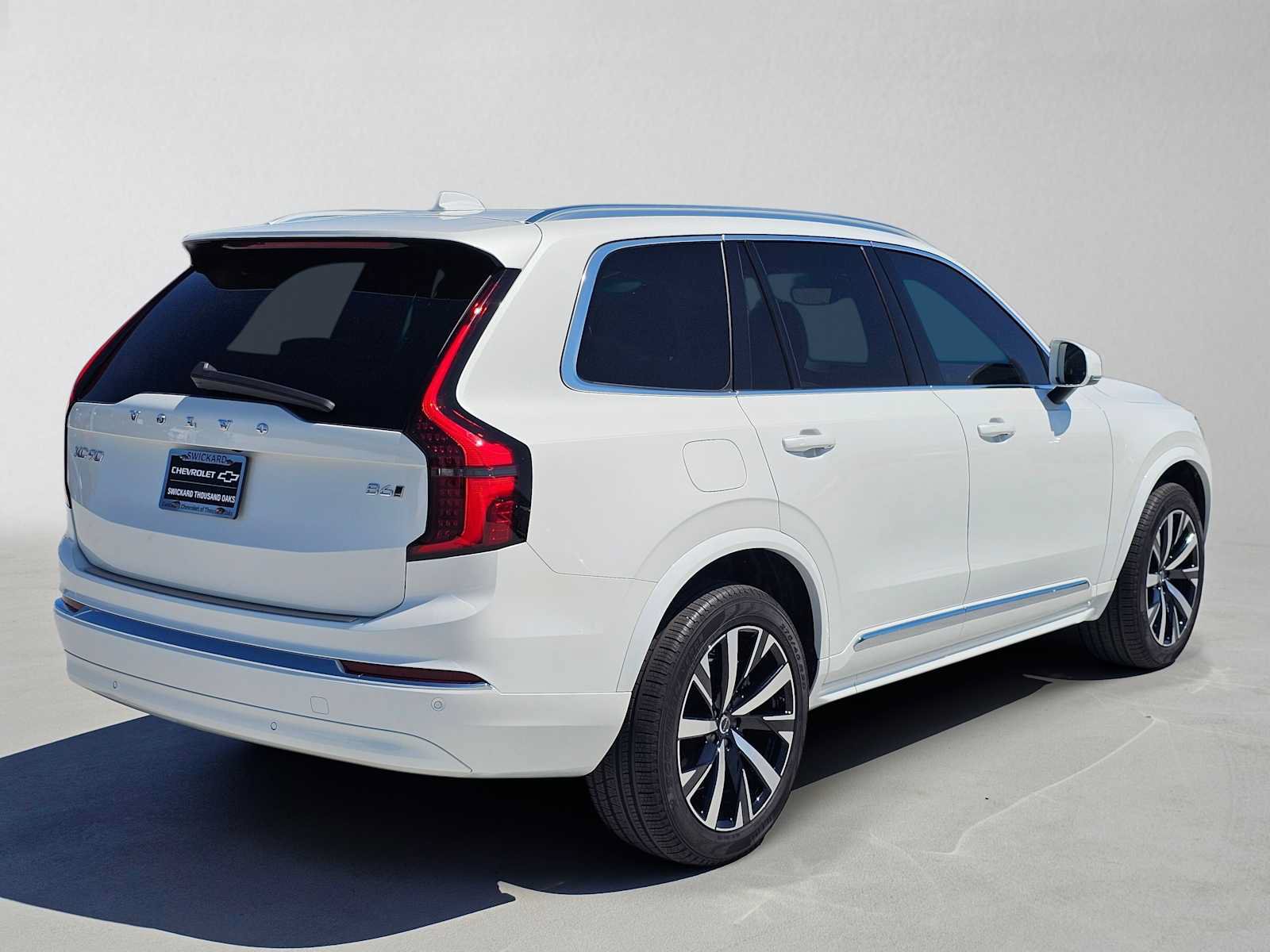 Used 2025 Volvo XC90 B6 Core w/ Climate Package AWD/4WD image 3