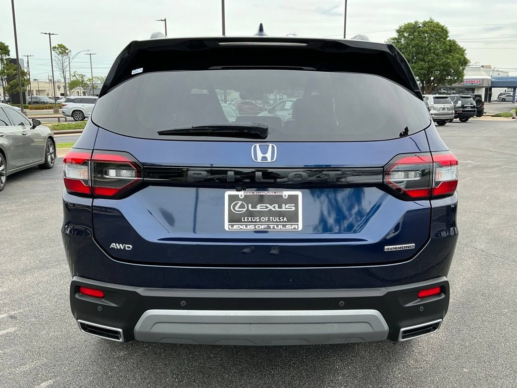 Used 2025 Honda Pilot Touring image 4