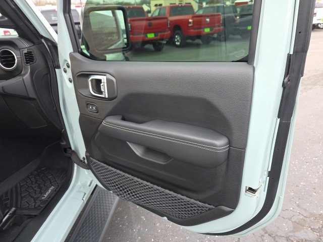 Used 2023 Jeep Wrangler Unlimited Sahara w/ Cold Weather Group image 36