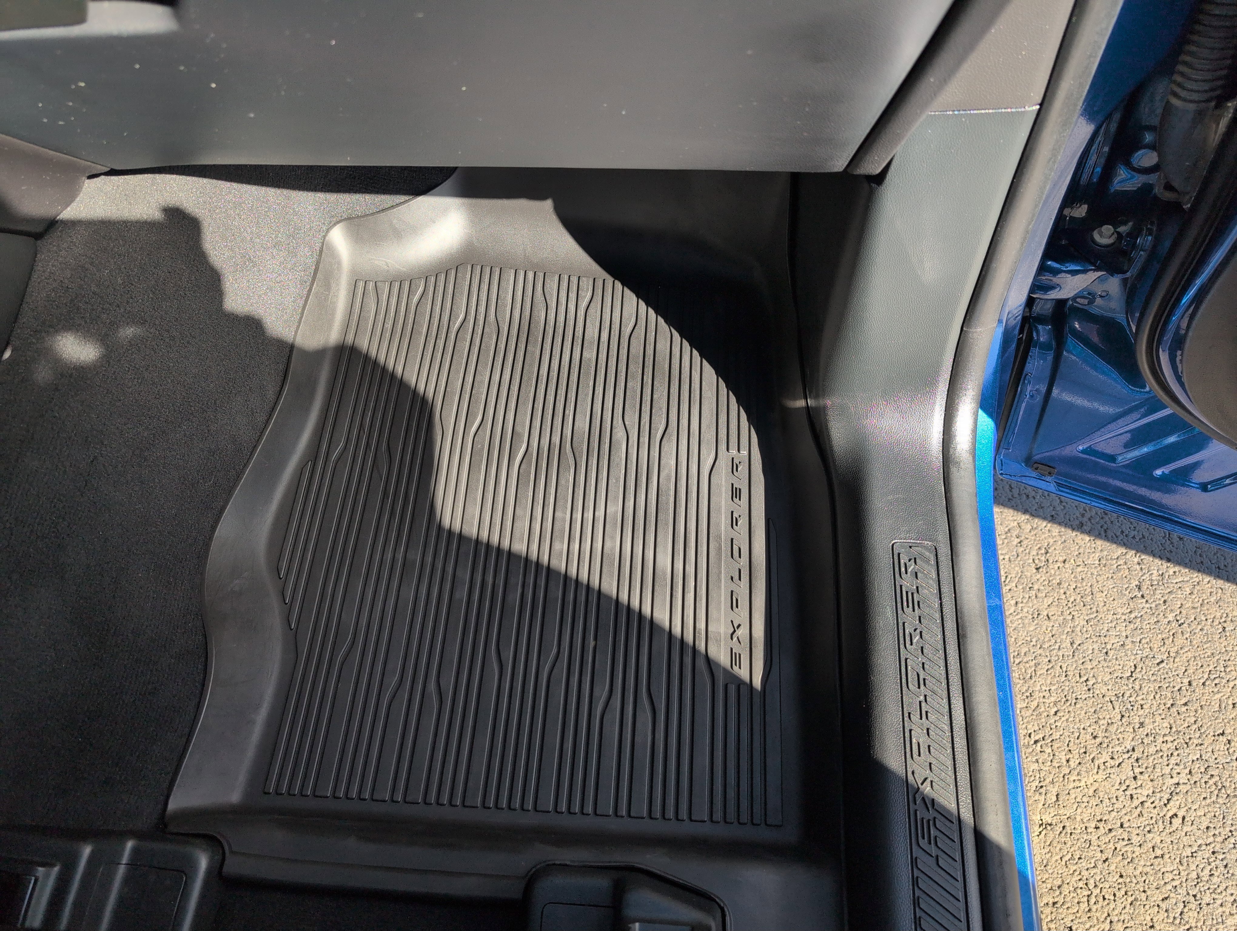 Used 2022 Ford Explorer XLT w/ Equipment Group 202A image 12