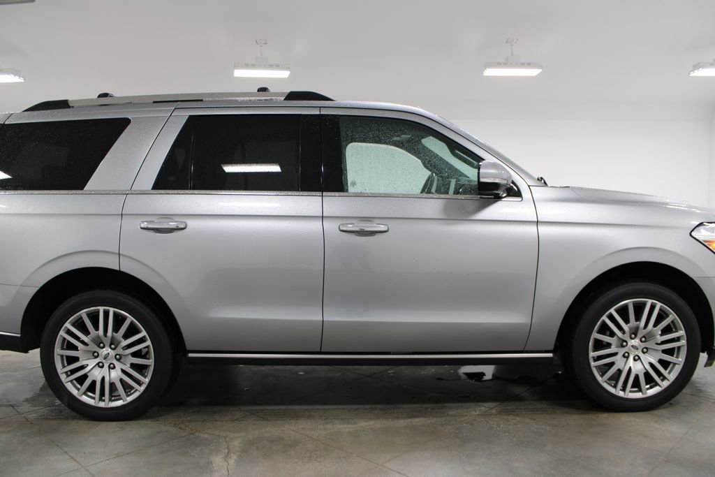 Used 2024 Ford Expedition Limited image 11