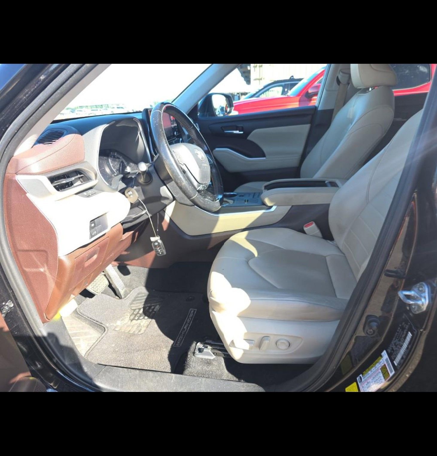 Used 2021 Toyota Highlander XLE image 16