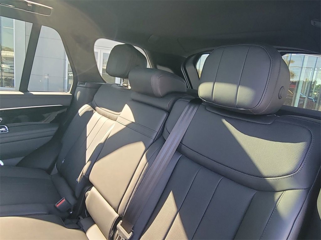Used 2023 Land Rover Range Rover SE image 15