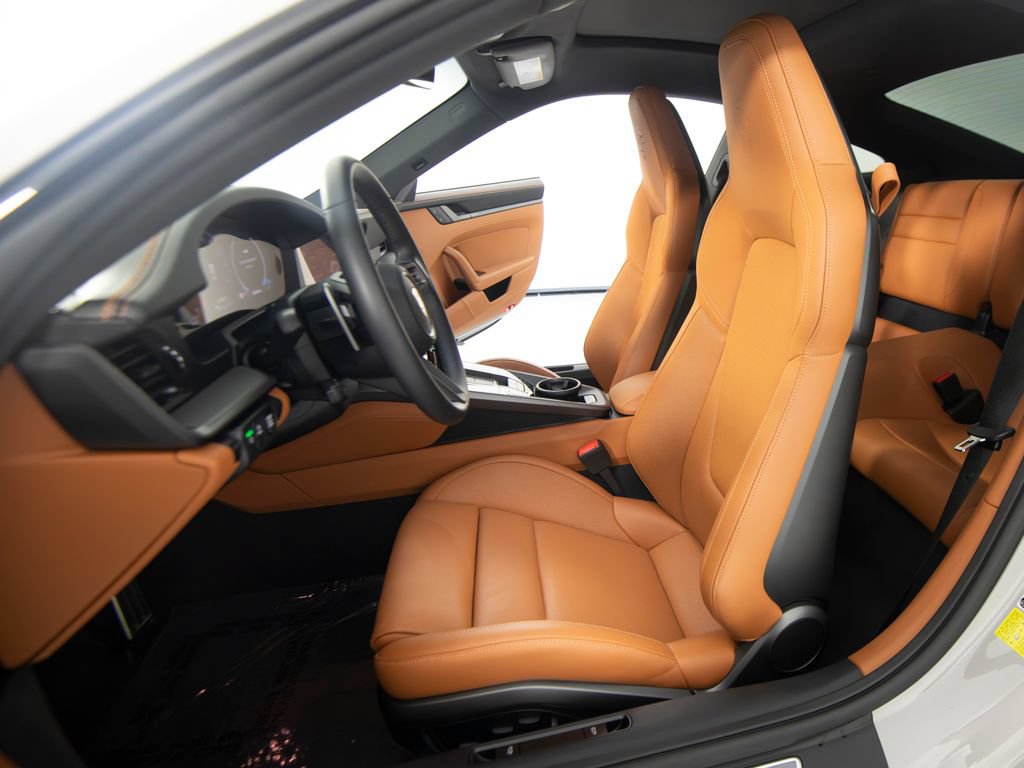 Certified 2025 Porsche 911 Carrera RWD image 5