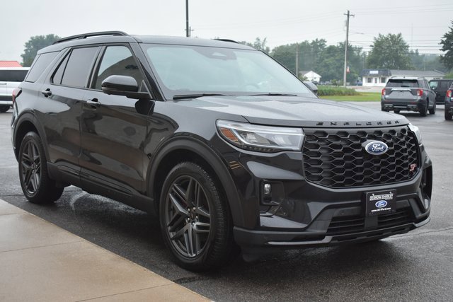 Used 2025 Ford Explorer ST image 7