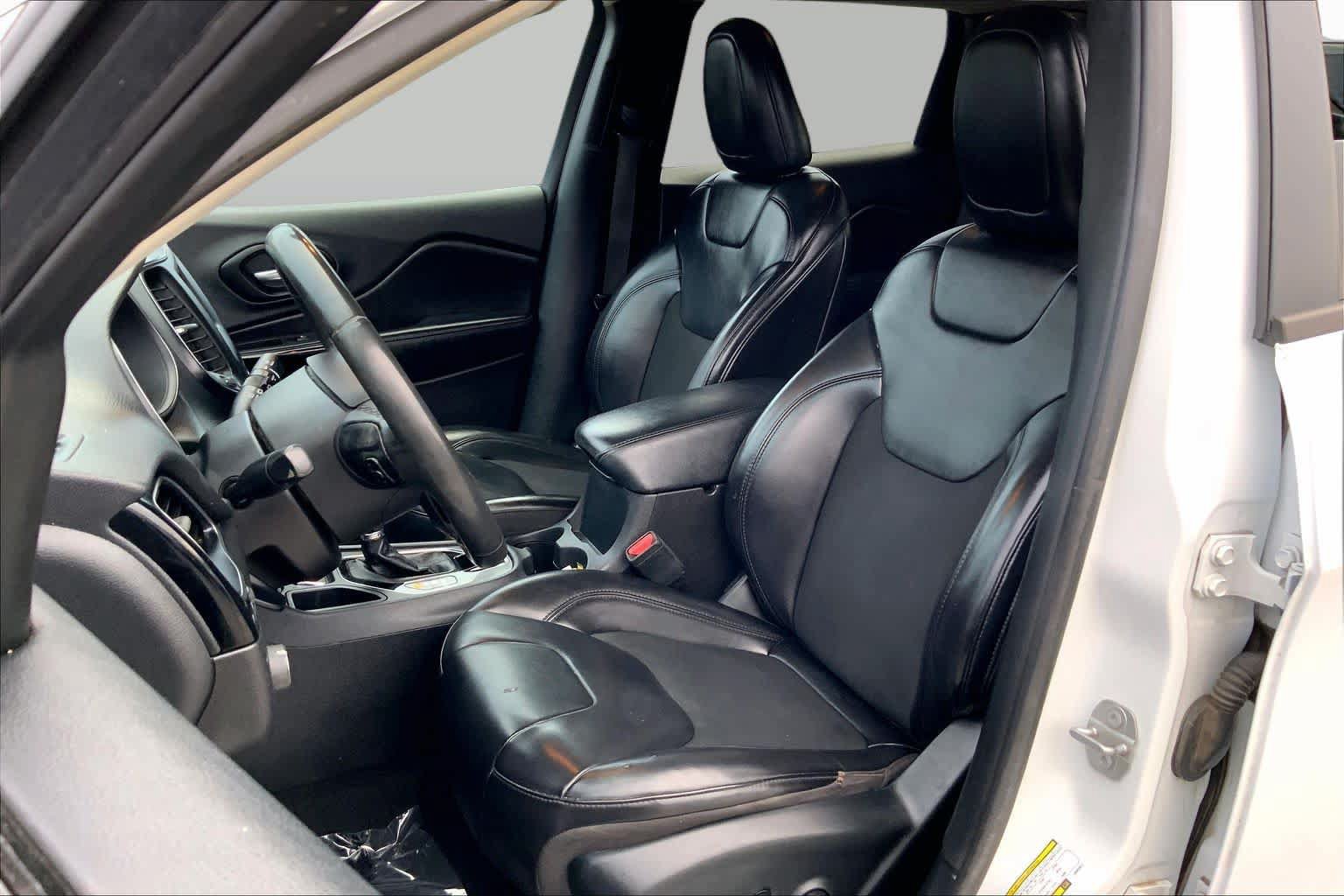 Used 2020 Jeep Cherokee Latitude Plus FWD image 7