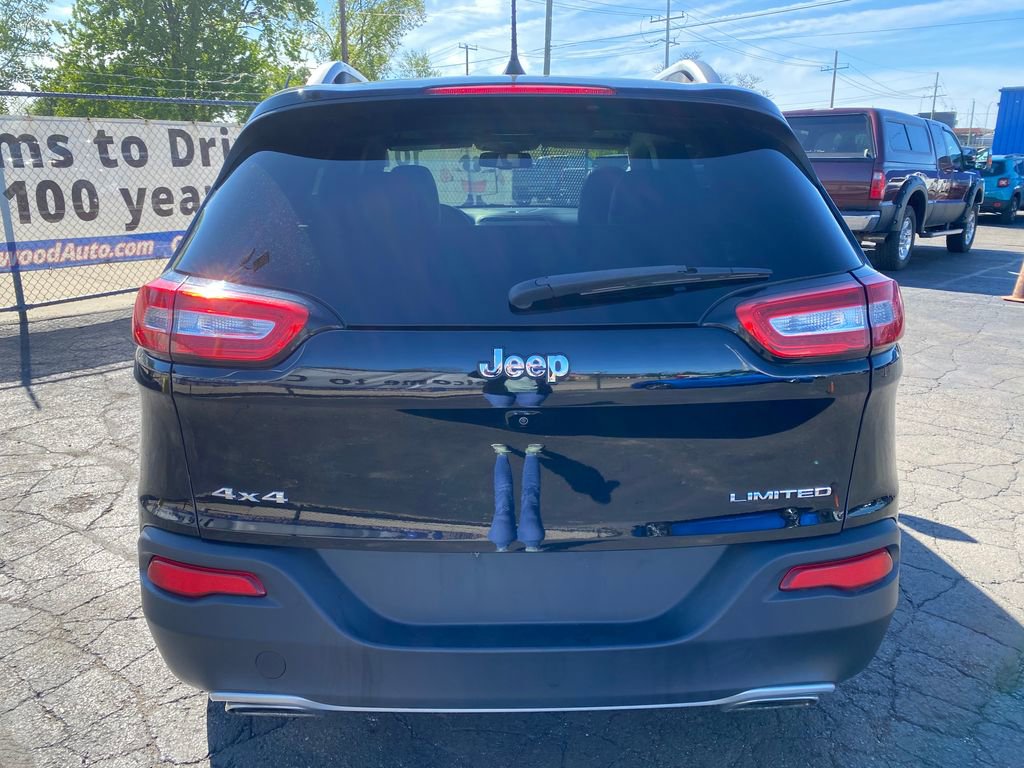 Used 2017 Jeep Cherokee Limited w/ Luxury Group AWD/4WD image 3