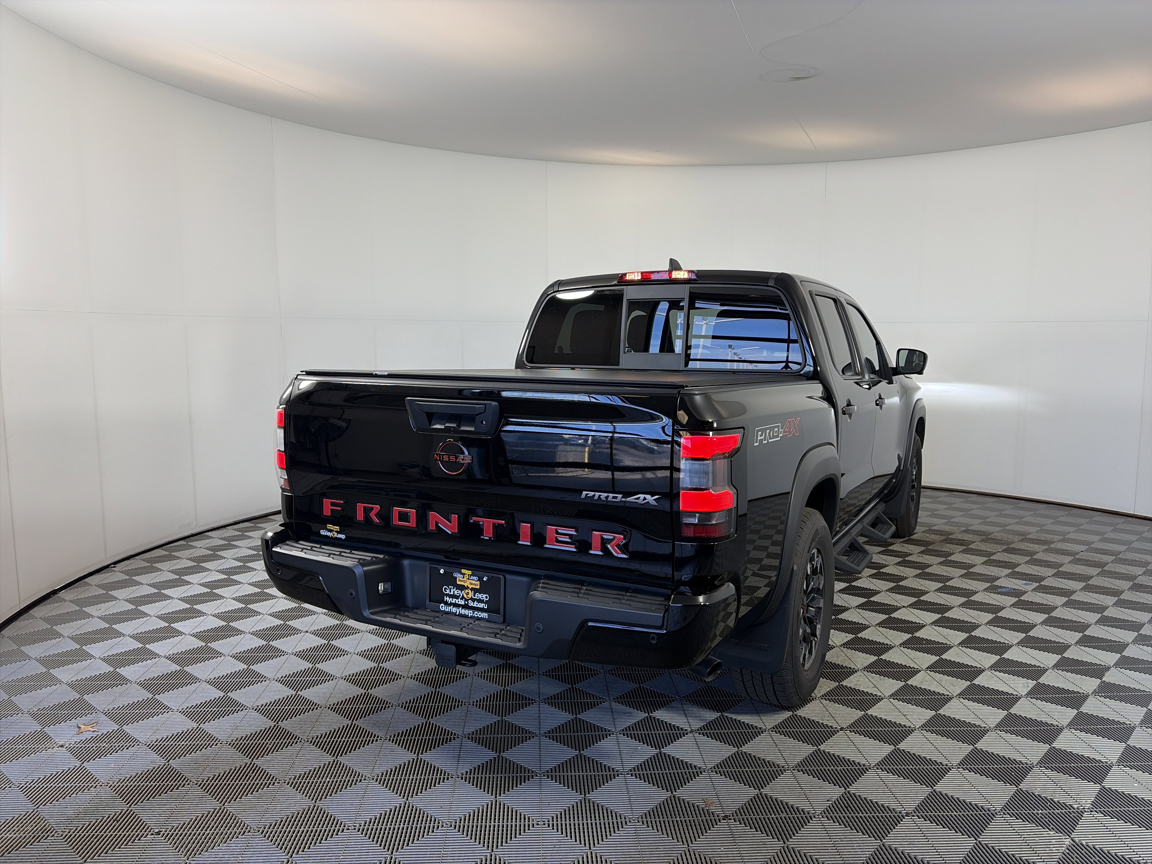 Used 2022 Nissan Frontier PRO-4X image 10
