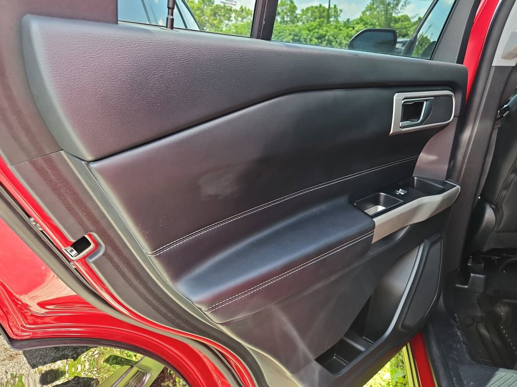 Used 2022 Ford Explorer XLT image 13
