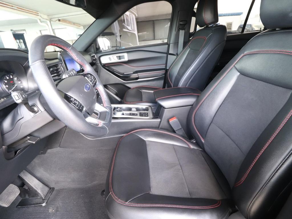 Used 2023 Ford Explorer ST-Line w/ Class IV Trailer Tow Package RWD image 2