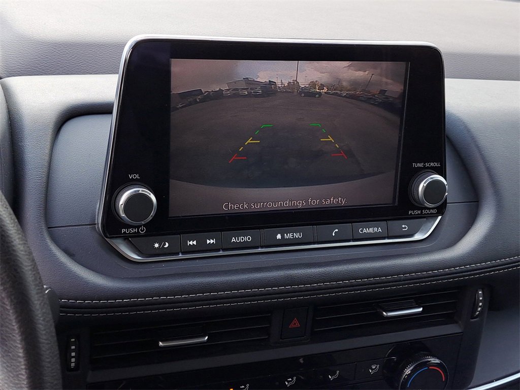 Used 2022 Nissan Rogue S image 13