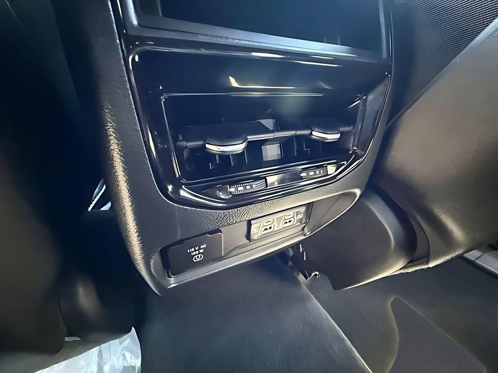 Used 2025 Jeep Grand Cherokee Altitude AWD/4WD image 27