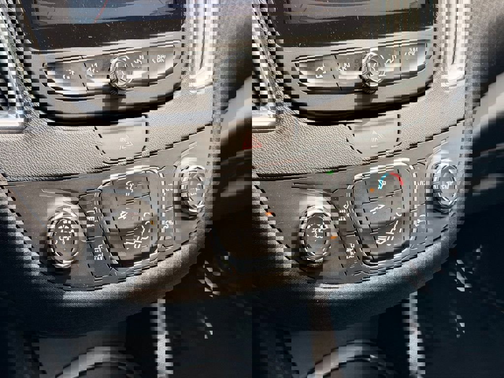 Used 2018 Chevrolet Malibu LT image 32