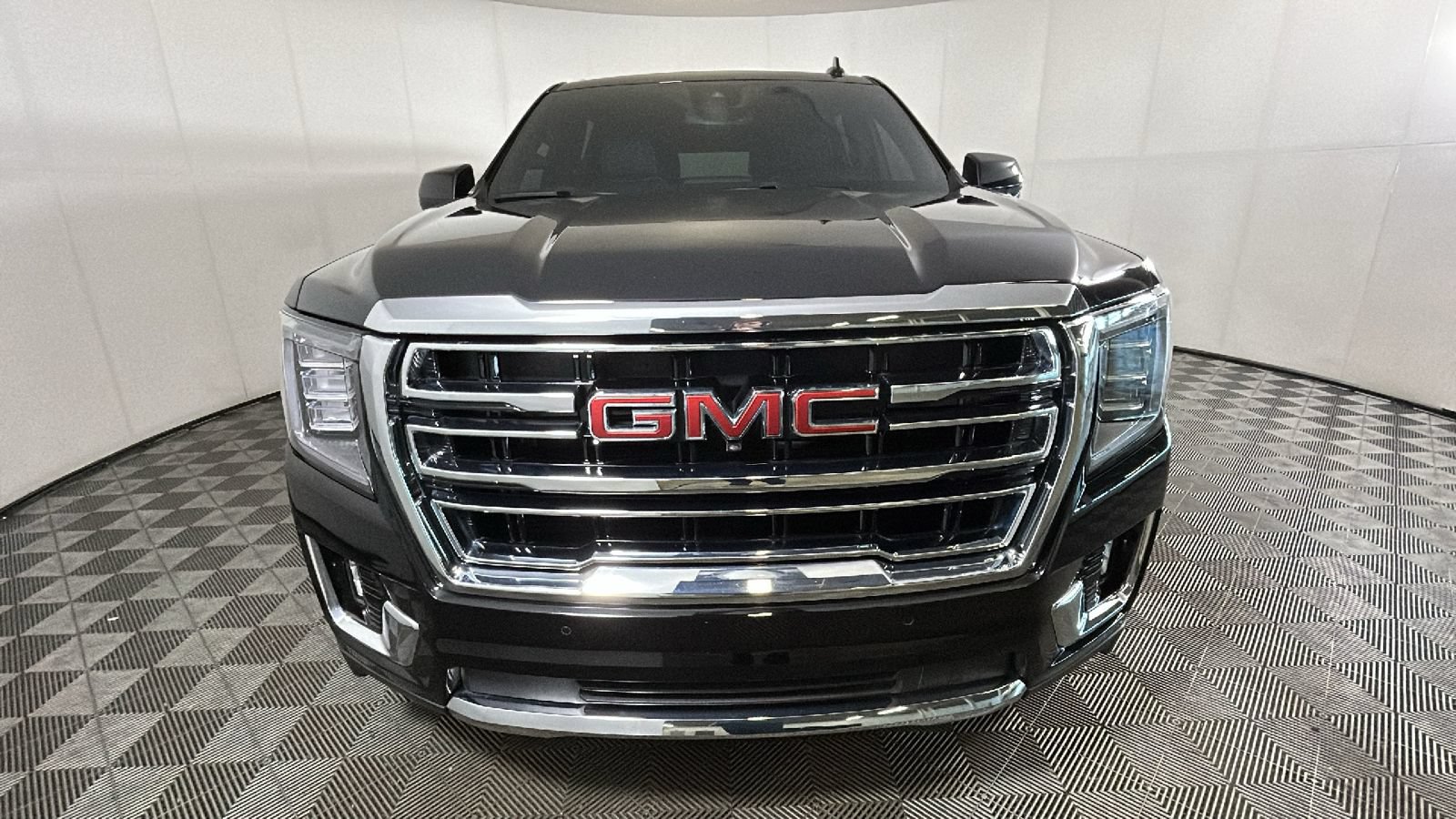 Used 2024 GMC Yukon XL SLT w/ SLT Luxury Package AWD/4WD image 9