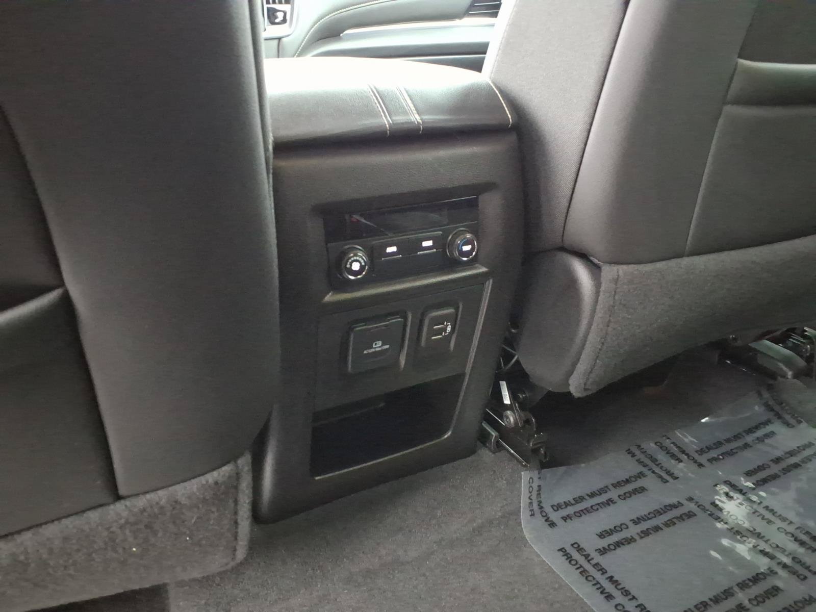Used 2023 Chevrolet Traverse LT w/ LT Premium Package AWD/4WD image 7