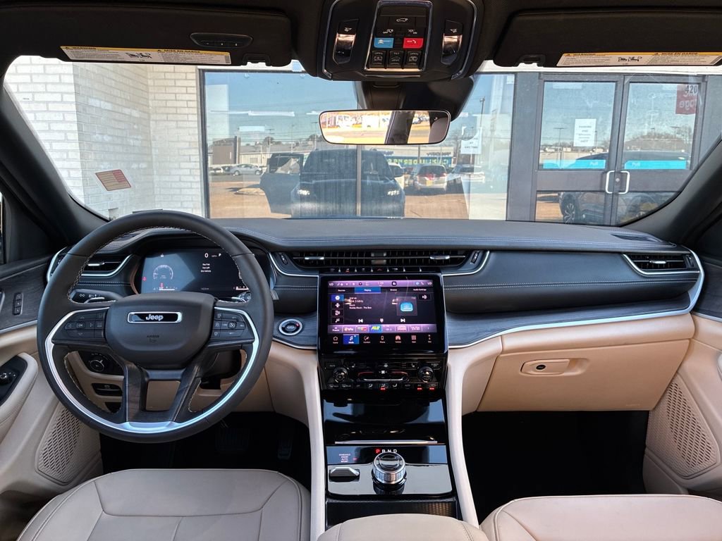 Used 2025 Jeep Grand Cherokee Limited image 12