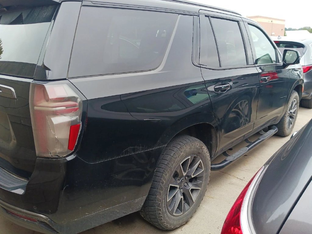 Used 2022 Chevrolet Tahoe Z71 w/ Luxury Package AWD/4WD image 3