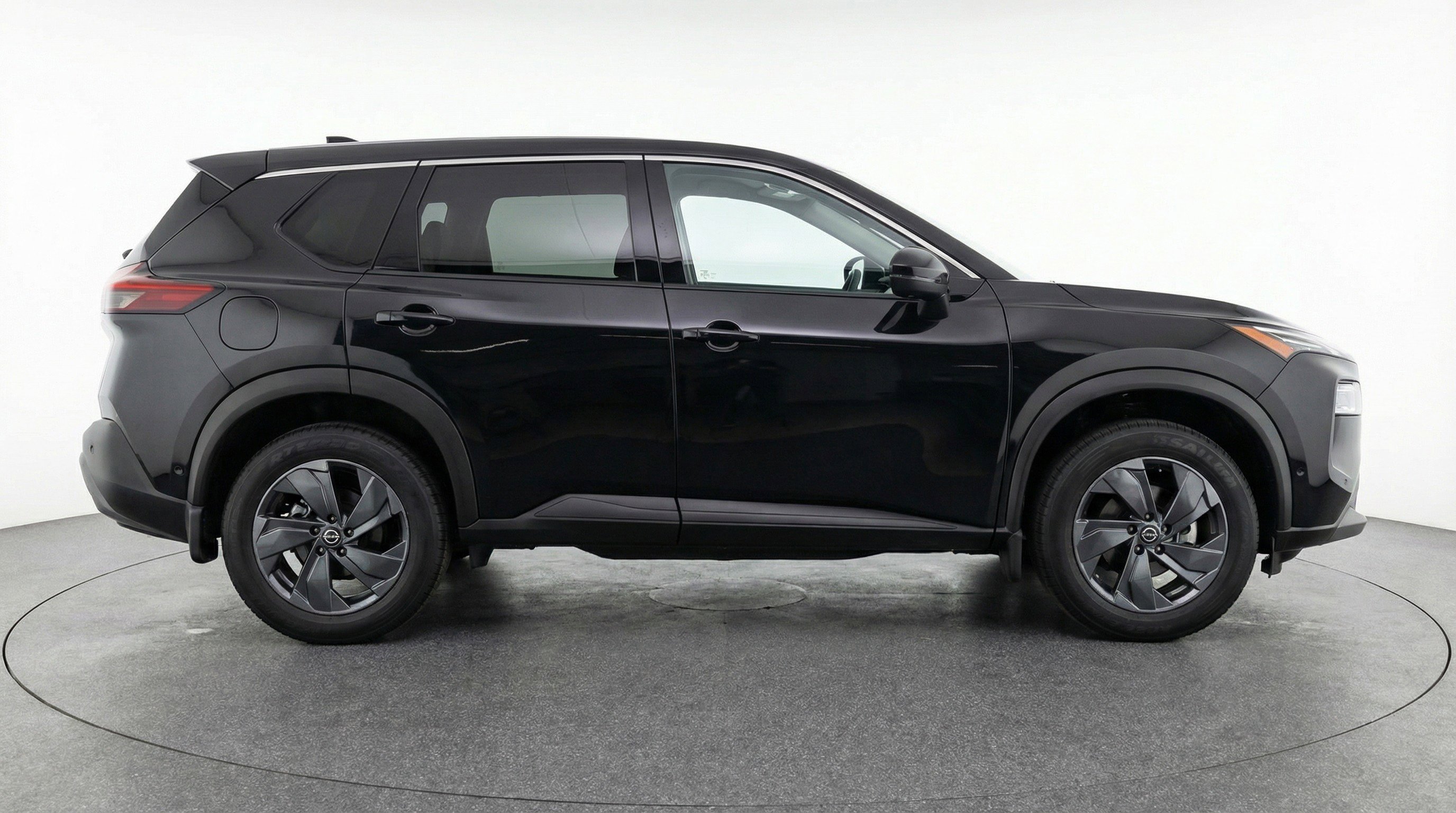 Used 2025 Nissan Rogue SV image 11
