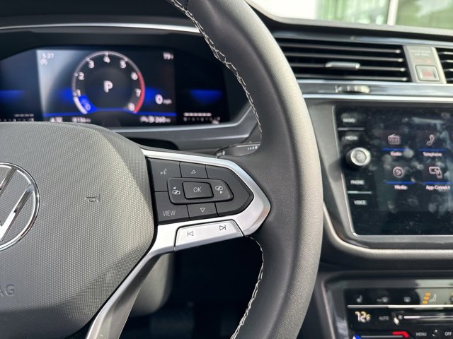 Used 2023 Volkswagen Tiguan SE w/ Panoramic Sunroof Package image 20