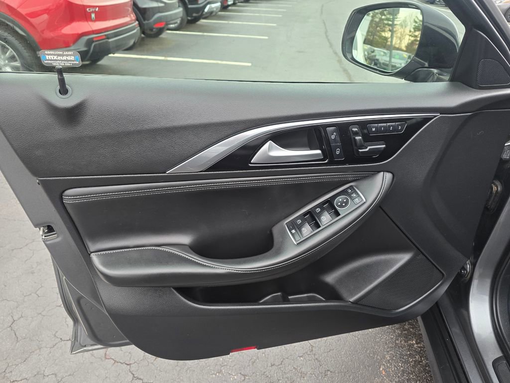 Used 2018 INFINITI QX30 Premium w/ Cargo Package image 16