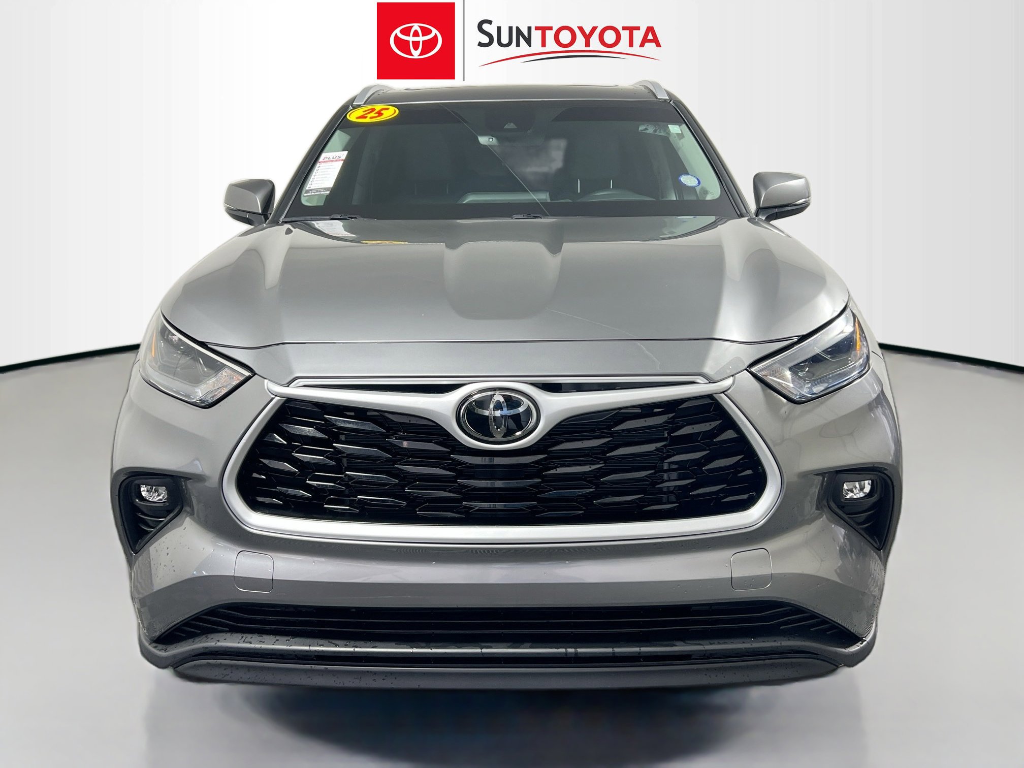 Used 2025 Toyota Highlander XLE image 10