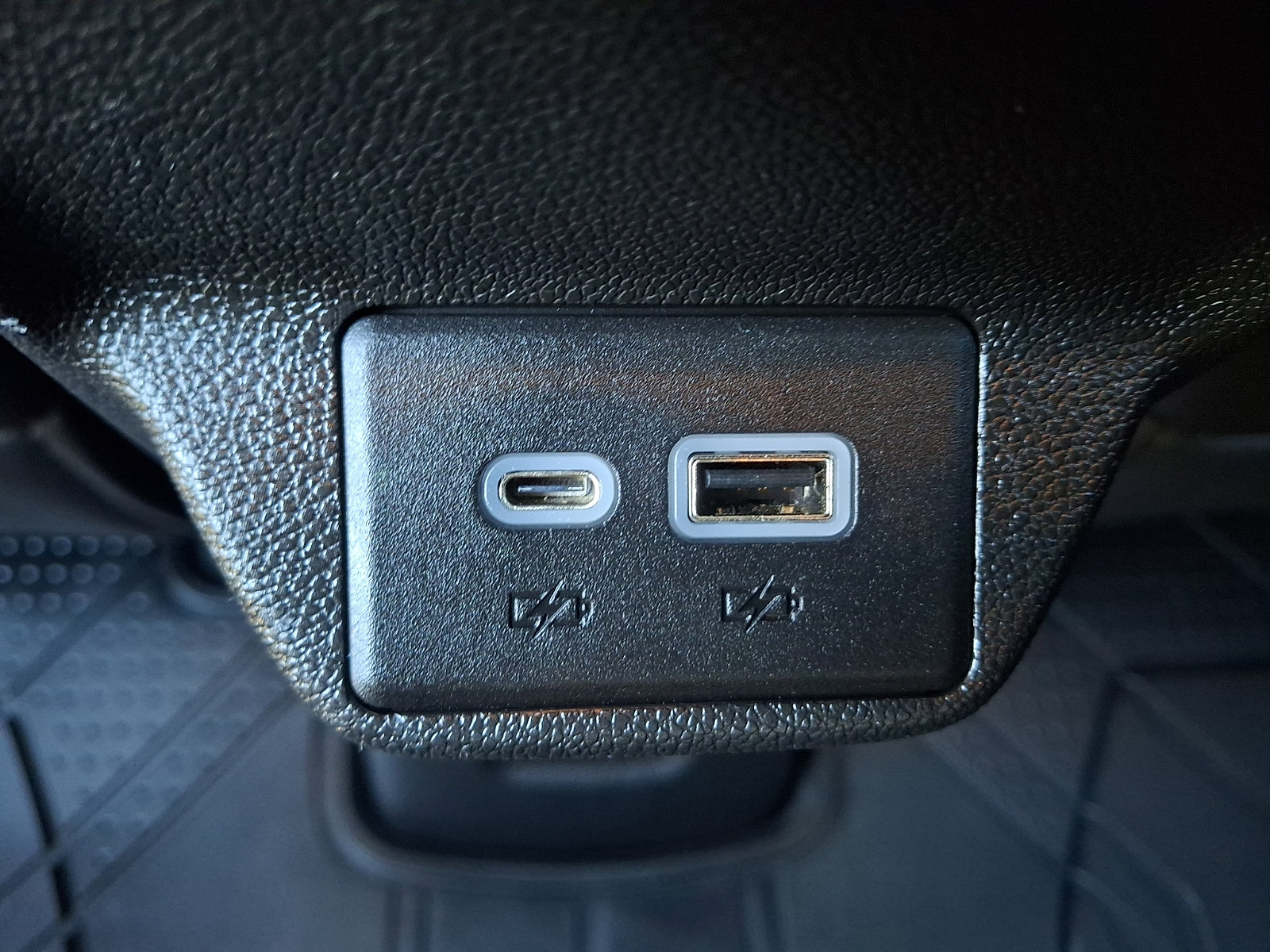 Used 2023 Chevrolet Bolt EUV LT w/ Convenience Package FWD image 11