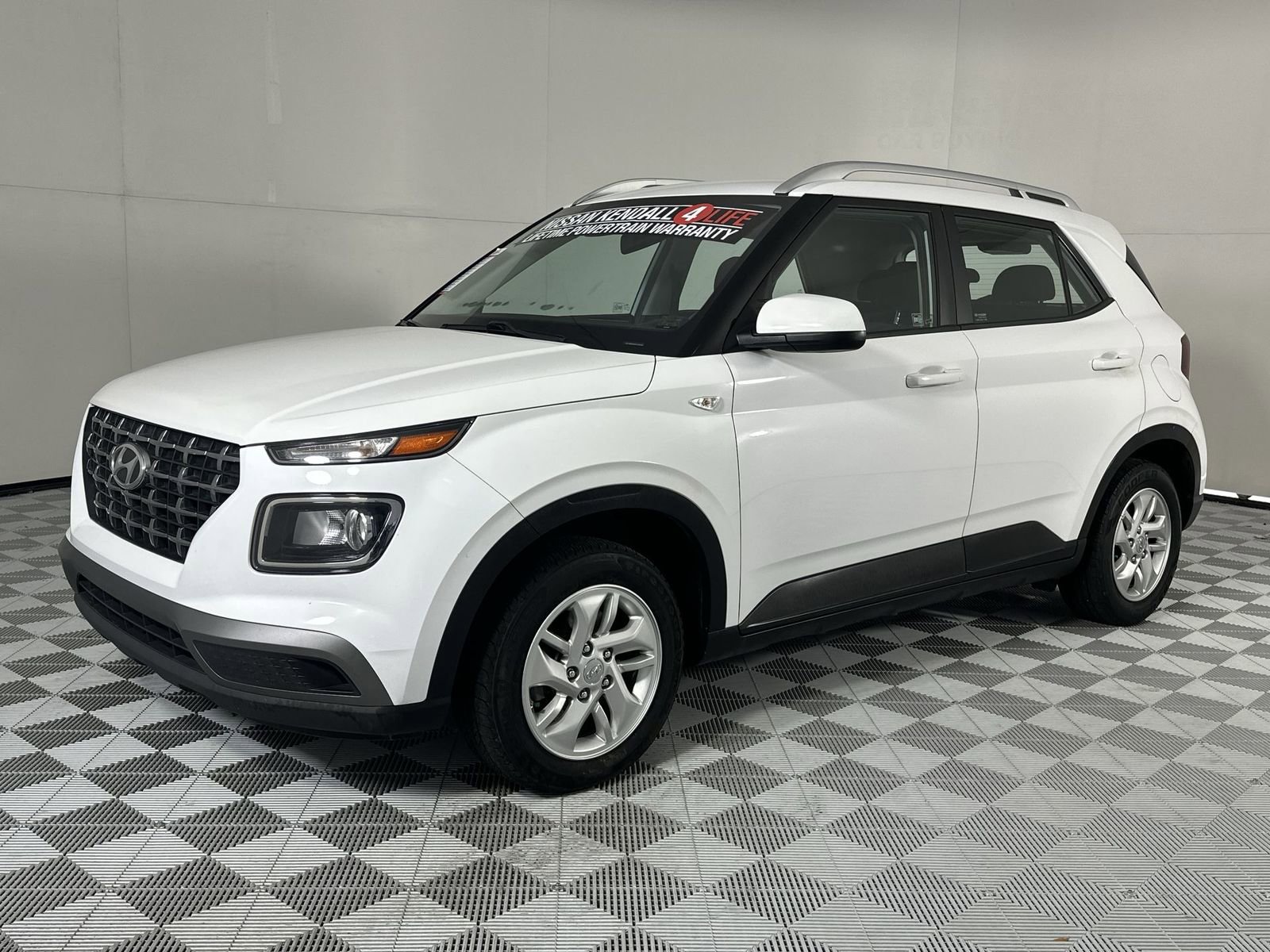 Used 2020 Hyundai Venue SEL FWD image 4