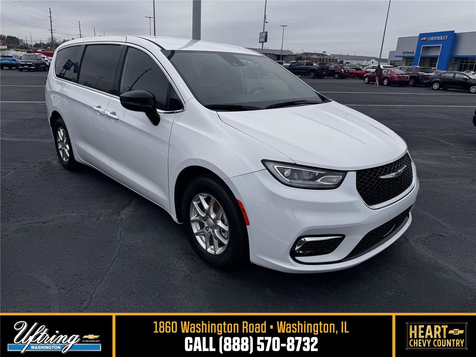 Used 2025 Chrysler Pacifica Select FWD image 1