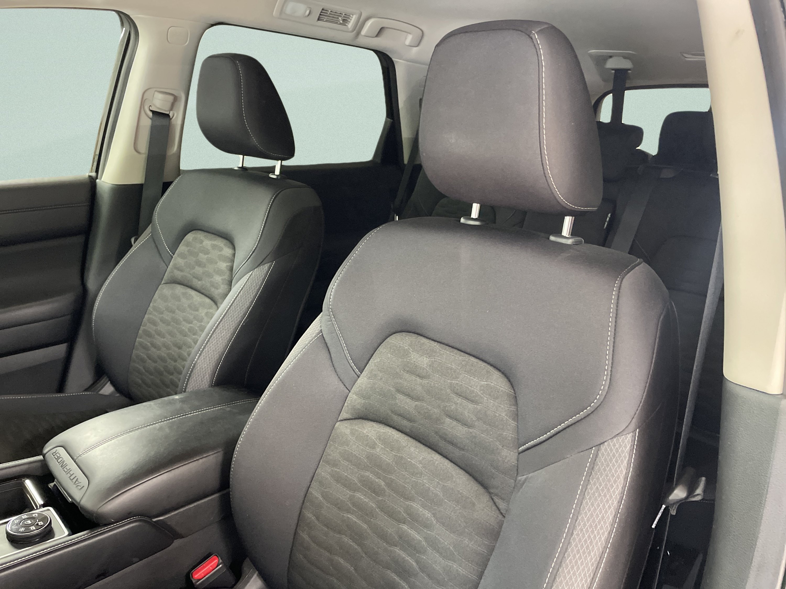 Used 2025 Nissan Pathfinder SV AWD/4WD image 16