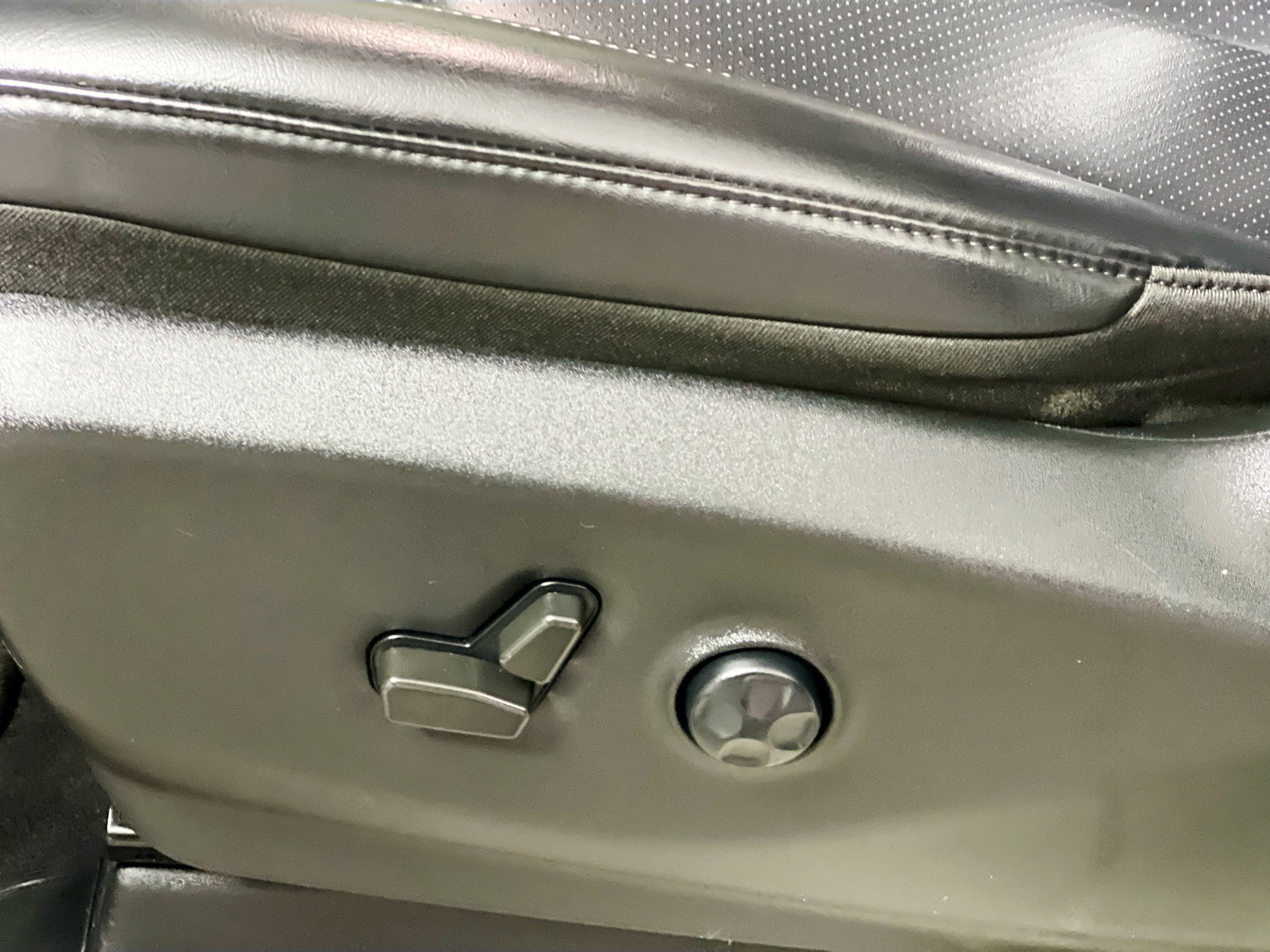 Used 2023 Chrysler Pacifica Touring-L FWD image 15