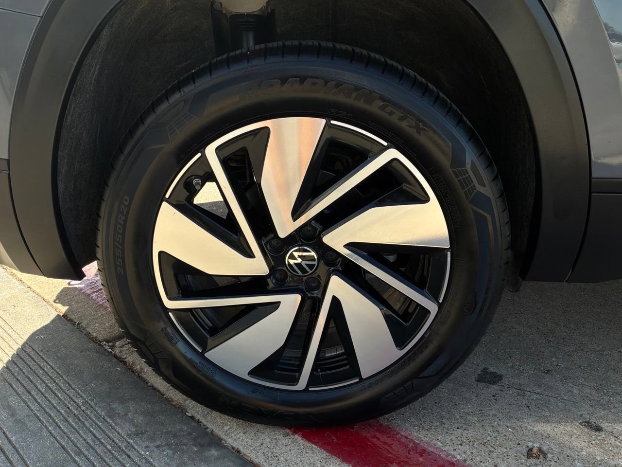 Used 2026 Volkswagen Atlas SE FWD image 9