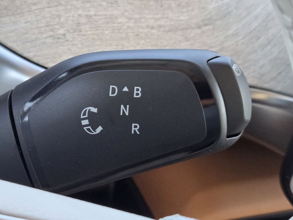 New 2025 Volkswagen ID. Buzz Pro S Plus RWD image 16