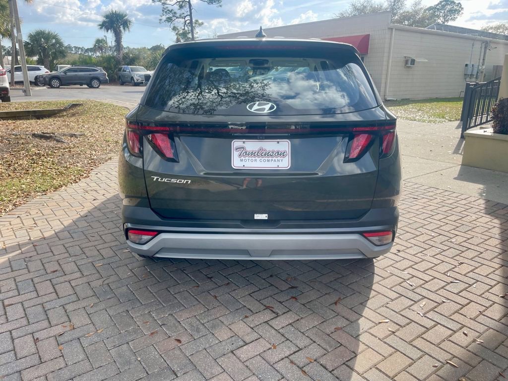 Used 2025 Hyundai Tucson SE image 4