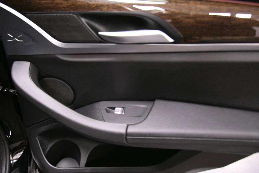 Used 2024 BMW X3 xDrive30i w/ Premium Package w/ZPA image 28
