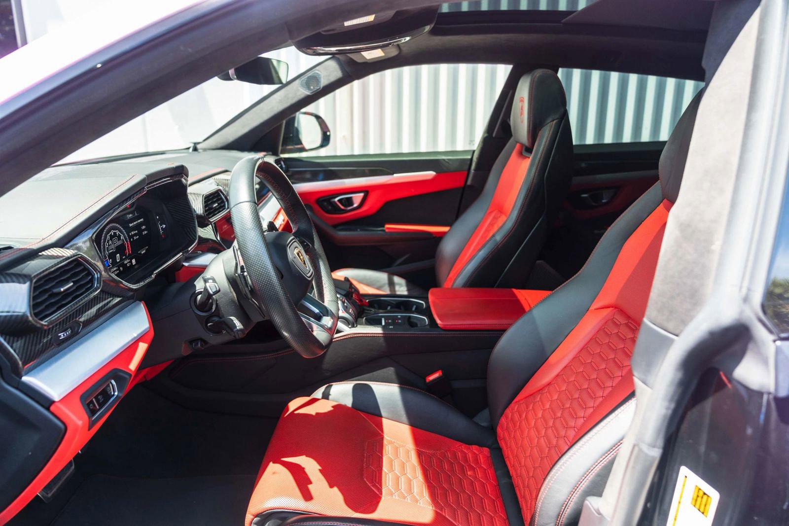 Used 2020 Lamborghini Urus AWD/4WD image 30