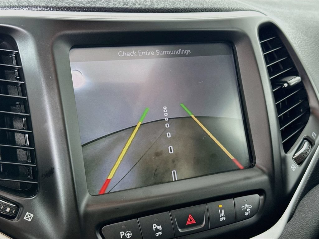 Used 2015 Jeep Cherokee Trailhawk w/ Comfort/Convenience Group AWD/4WD image 16