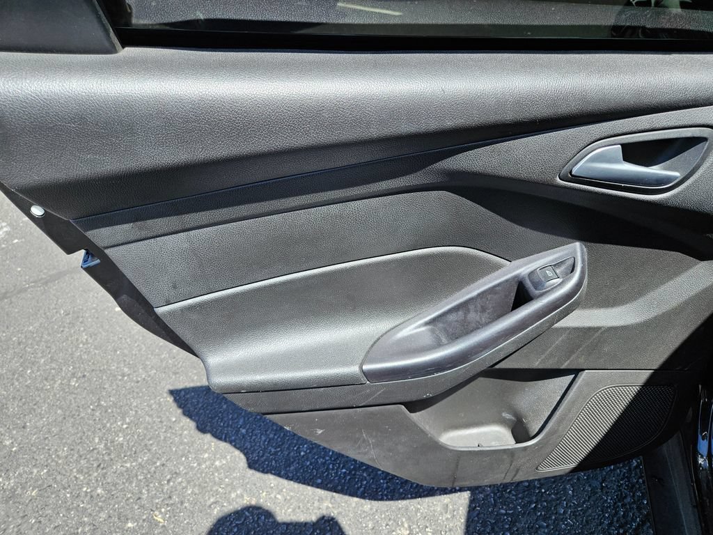 Used 2015 Ford Focus SE FWD image 9