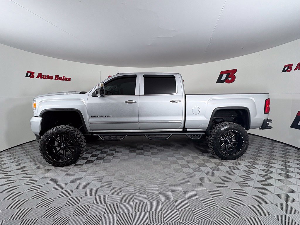 Used 2019 GMC Sierra 2500 Denali w/ Duramax Plus Package AWD/4WD image 4