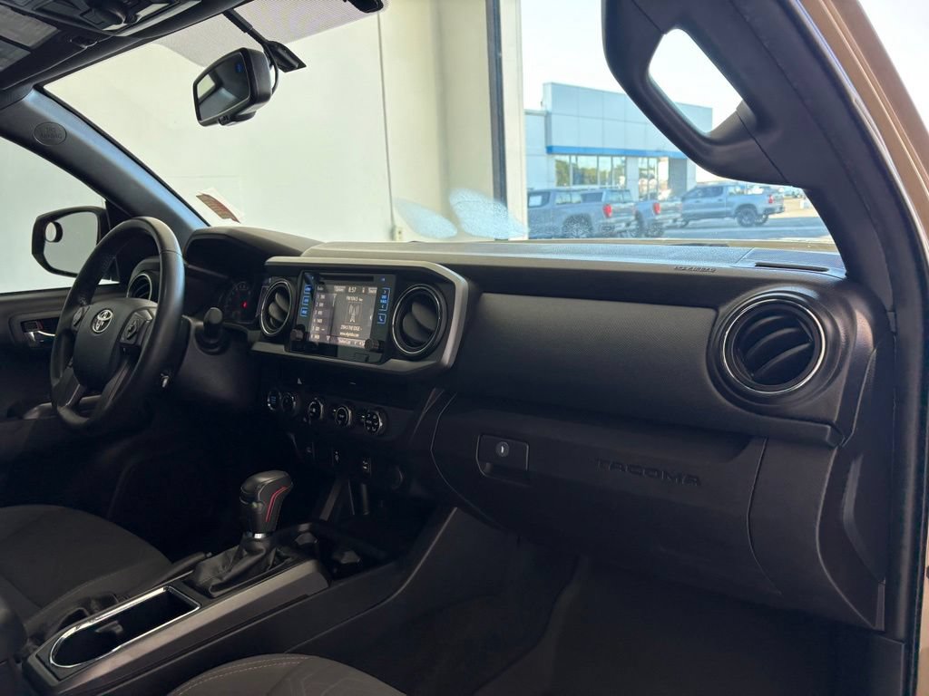 Used 2017 Toyota Tacoma TRD Off-Road w/ Tow Package (A/T) AWD/4WD image 37