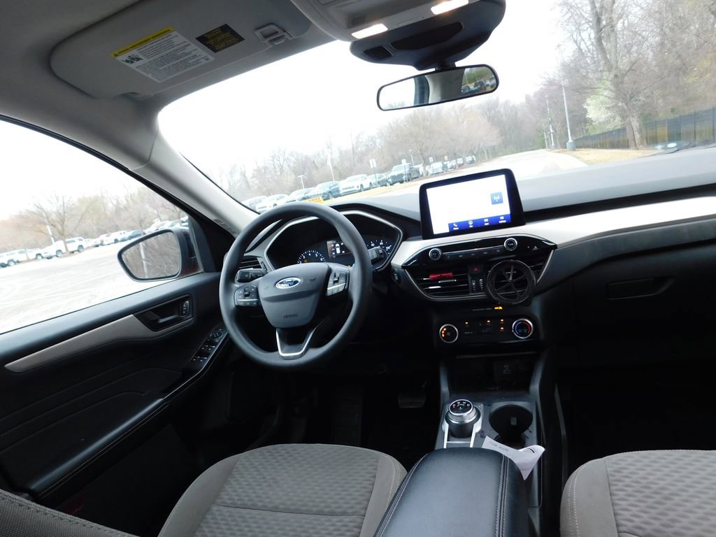 Used 2022 Ford Escape SE w/ SE Sport Appearance Package image 6