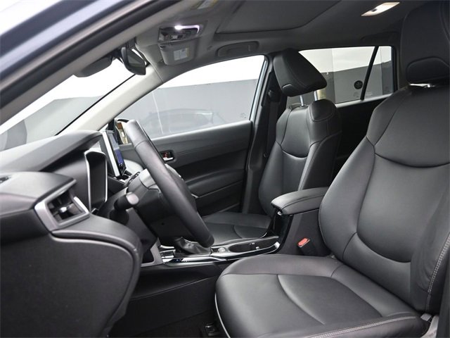 Used 2023 Toyota Corolla Cross XLE image 9