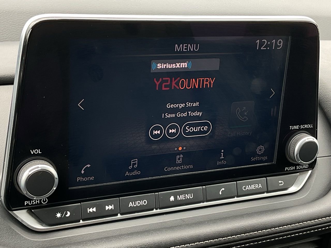 Used 2025 Nissan Rogue SV FWD image 31