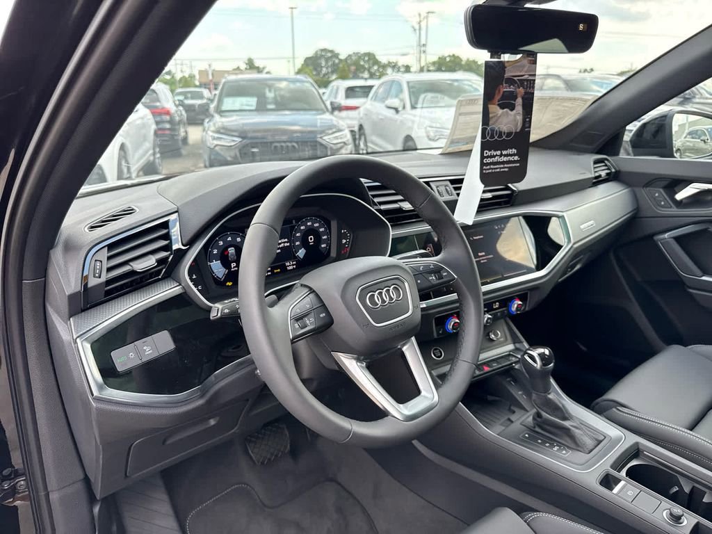 New 2025 Audi Q3 2.0T Premium image 23