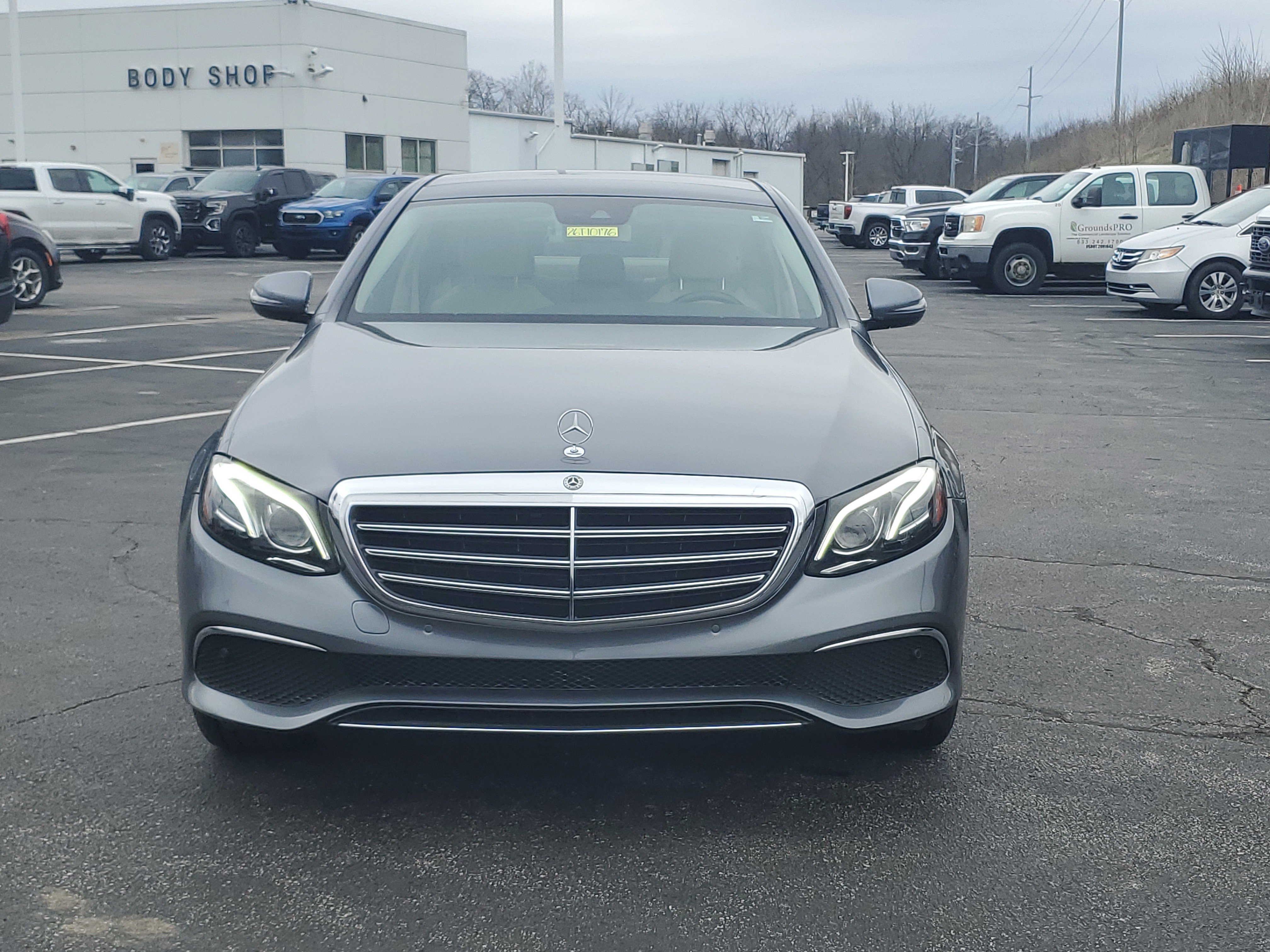 Used 2018 Mercedes-Benz E 300 4MATIC image 2
