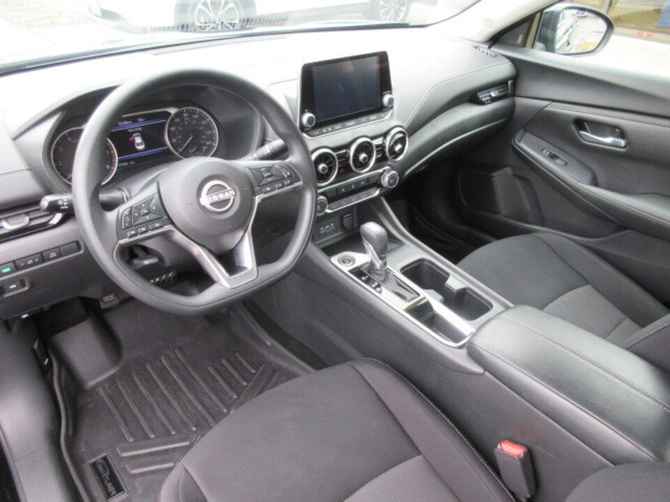 Used 2024 Nissan Sentra SV FWD image 9