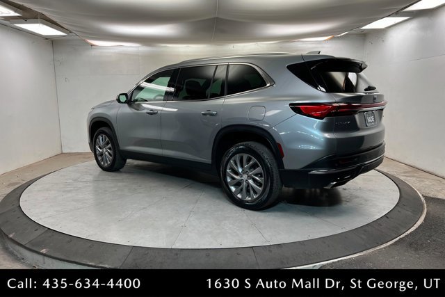 Used 2025 Buick Enclave Preferred image 3