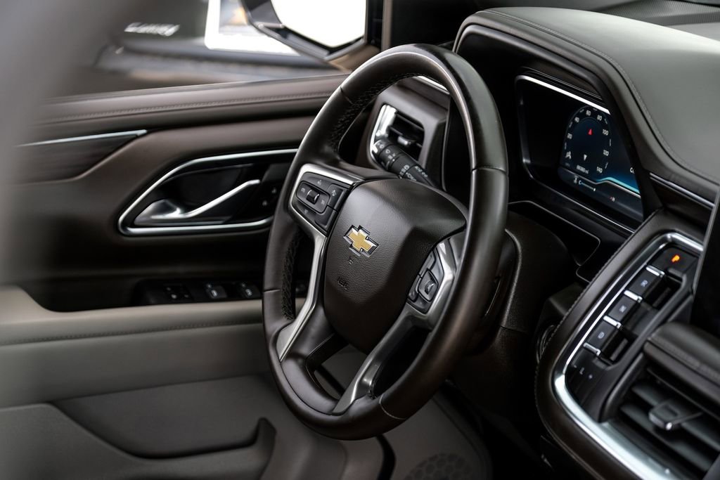 Used 2023 Chevrolet Suburban LT RWD image 11