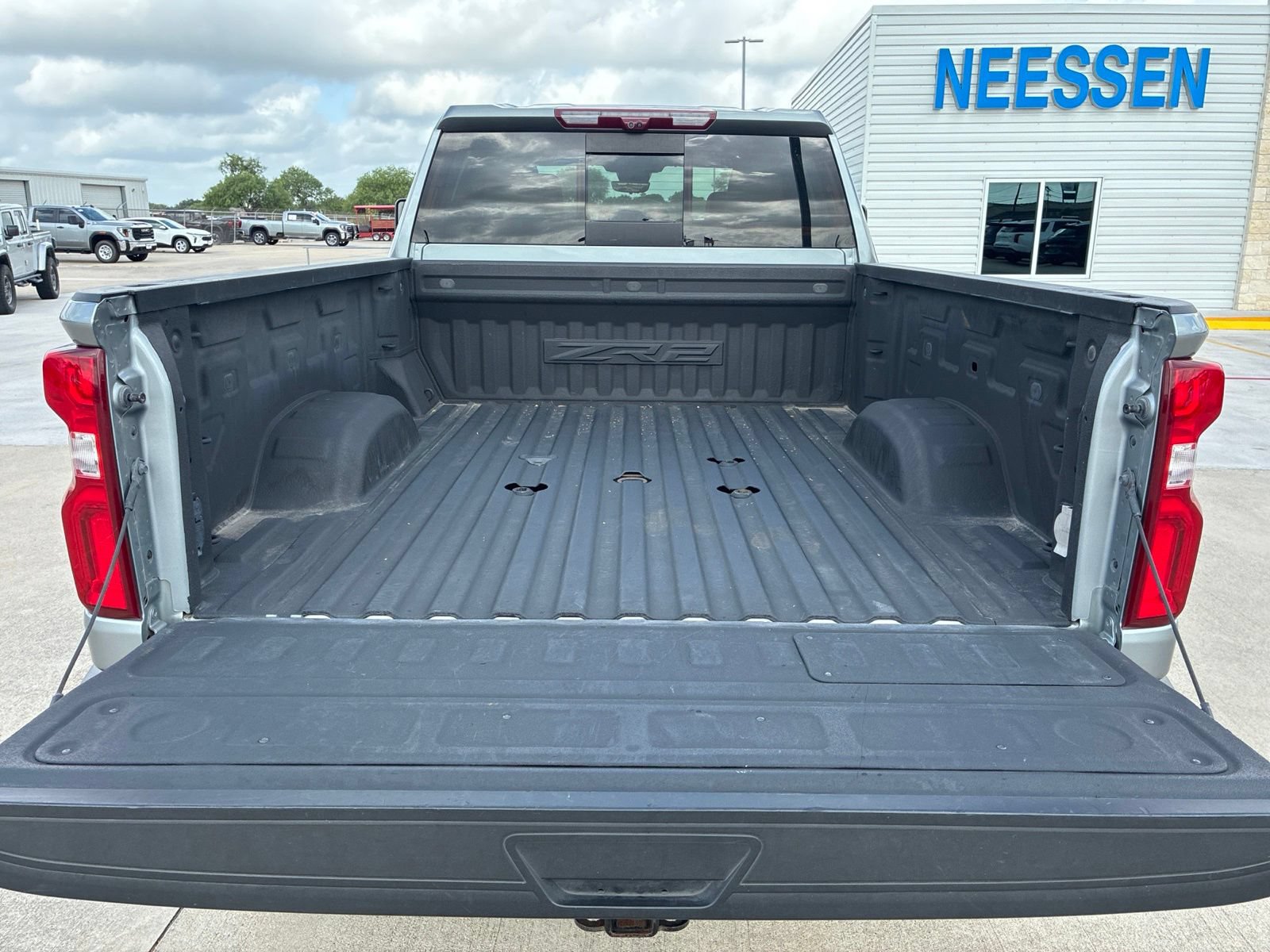 Used 2024 Chevrolet Silverado 2500 ZR2 w/ Technology Package AWD/4WD image 43