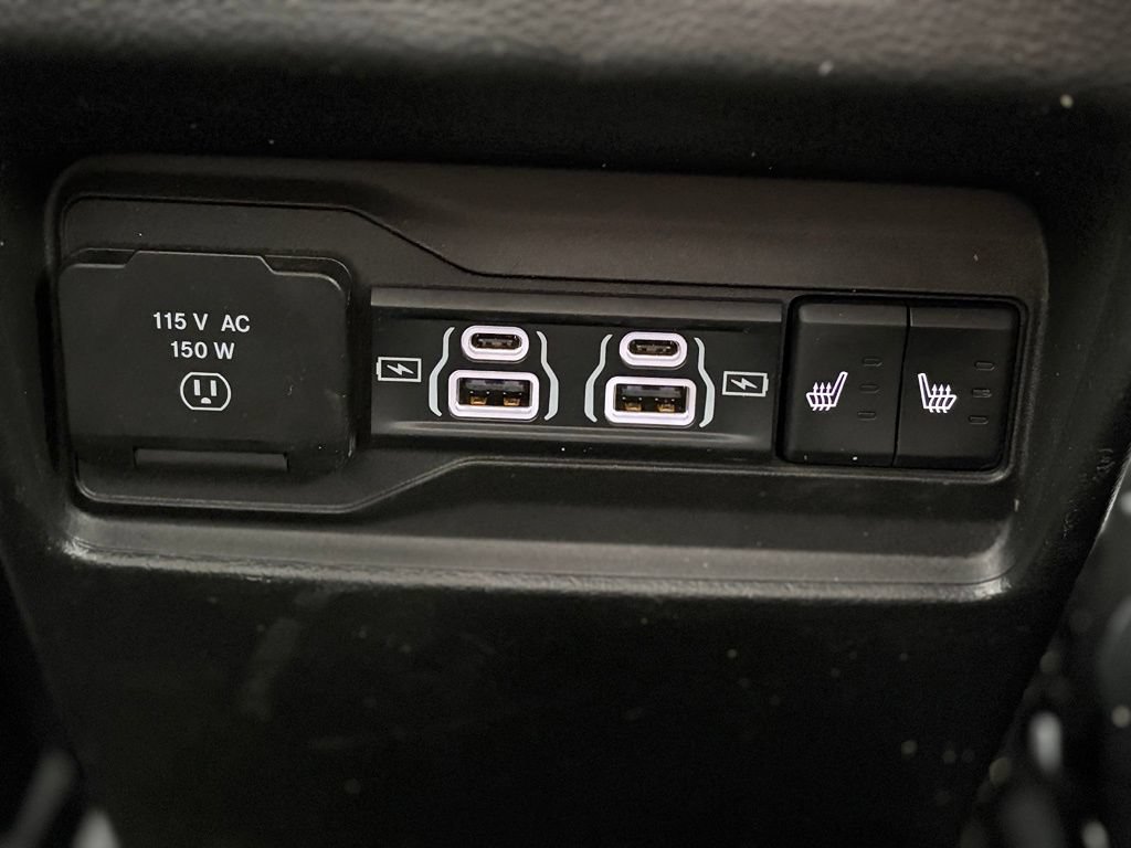 Used 2023 Jeep Grand Cherokee Limited w/ Luxury Tech Group II AWD/4WD image 16